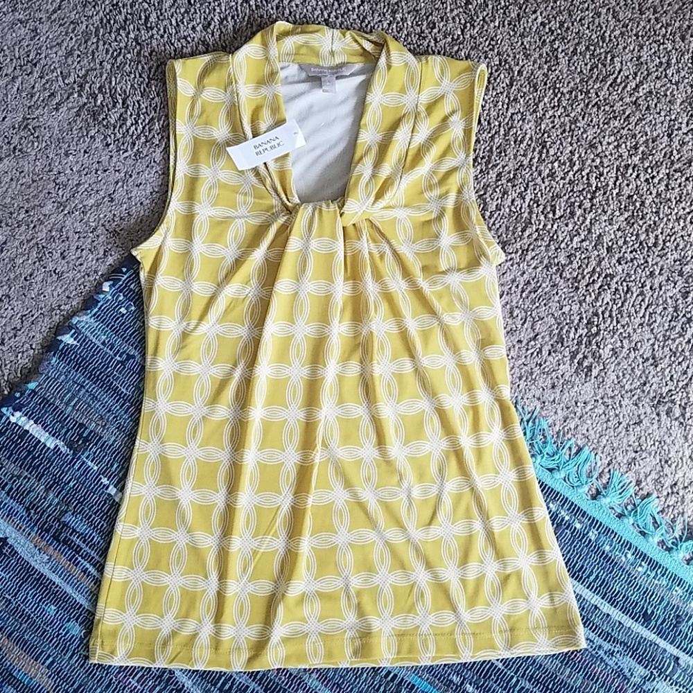 🍌Banana Republic sleeveless top